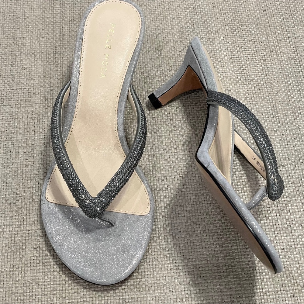 PELE MODA SILVER RHINESTONE KITTEN HEEL SANDAL, size 7.5, . NWOT